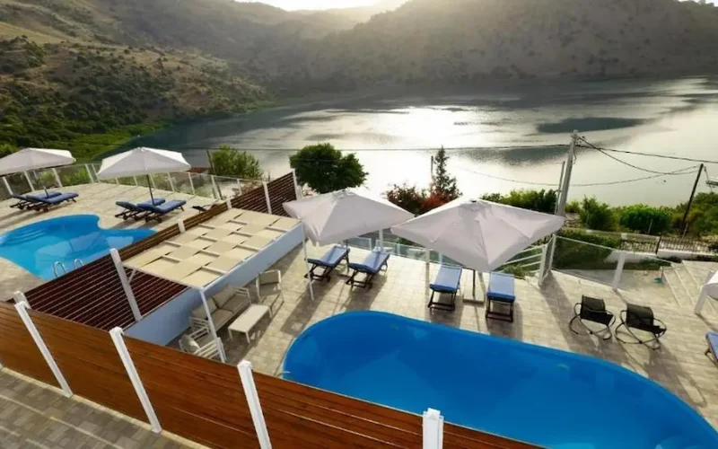 Scenic Lake Kournas Retreat