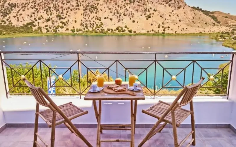 Panoramic Lake Kournas Nature Stay